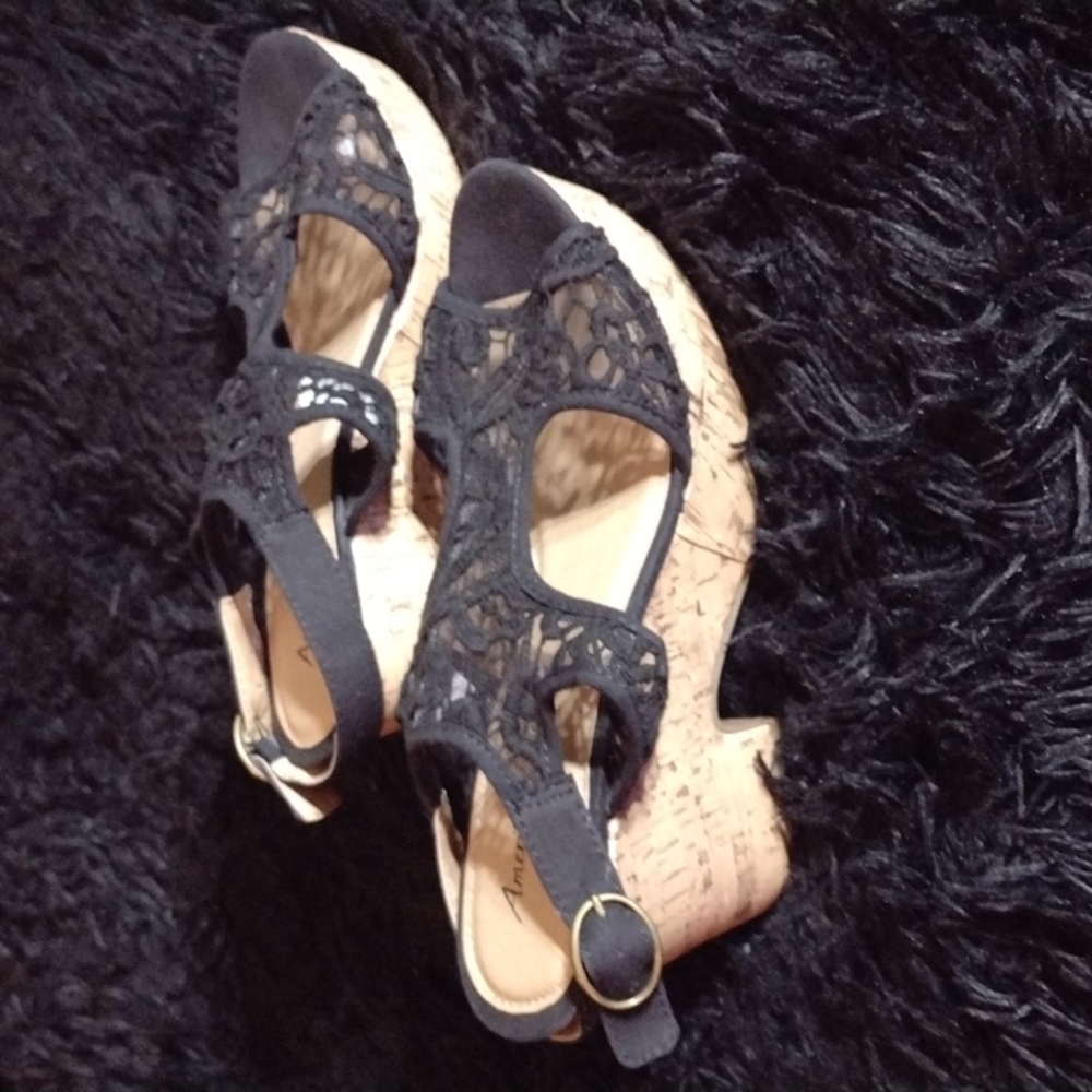 American Eagle black lace cork heels